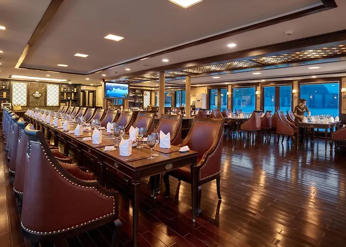 In One Luxury Cruise Bay Resort